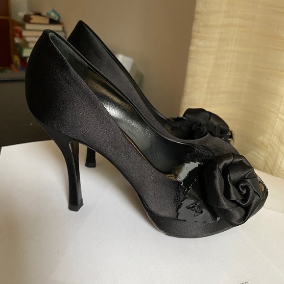 Louis Vuitton black satin open toe heels pumps slip ons 34.5 FLOWER ACCENT LV - Picture 7 of 11